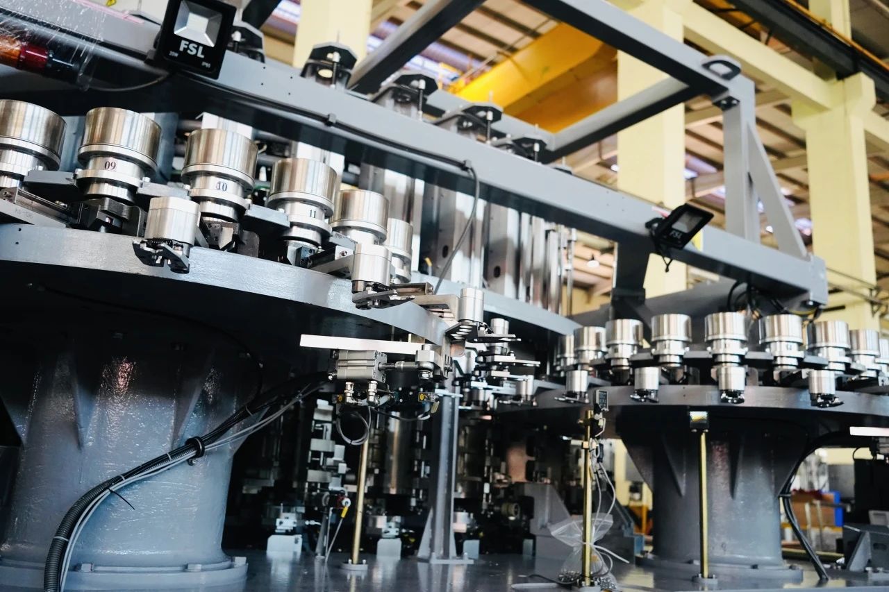 里程碑時刻！達意隆引領亞洲首臺自制72000BPH高速吹貼灌旋